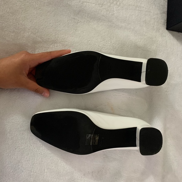 PRADA - Picture 4 of 8